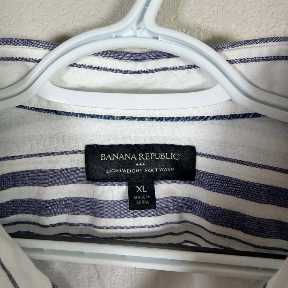 Banana Republic Lighweight Soft Wash Button Up Shirt Mens XL White Blue Striped